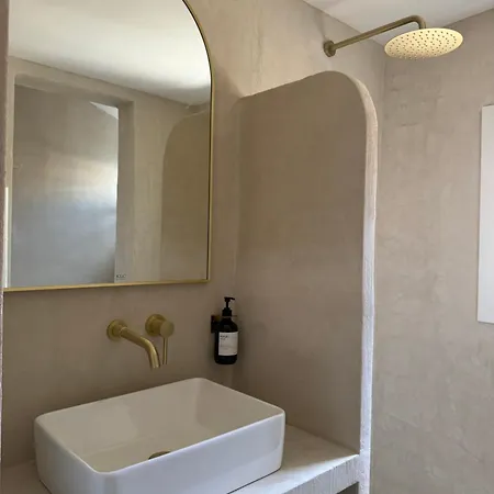 La Halte Des Arenes De - Minimaliste - Ecusson Appartement Nîmes