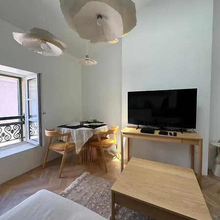 Appartement La Halte Des Arenes De - Minimaliste - Ecusson