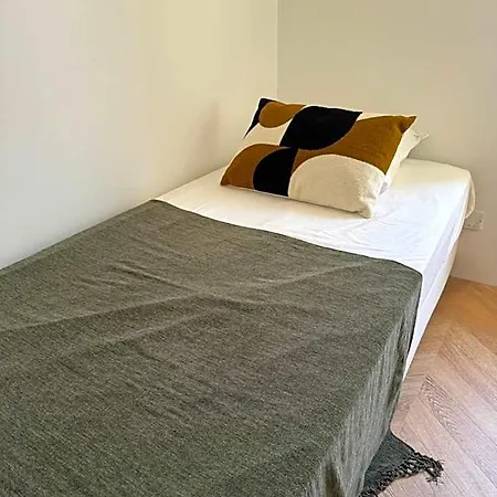 La Halte Des Arenes De - Minimaliste - Ecusson Nîmes