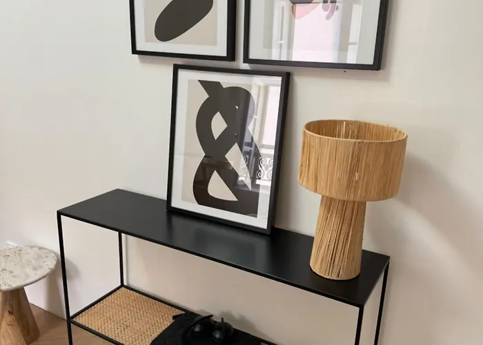 La Halte Des Arenes De - Minimaliste - Ecusson