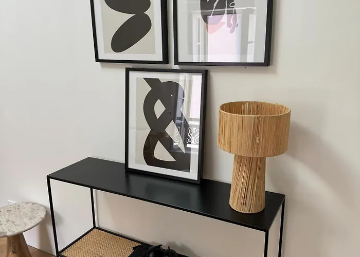 La Halte Des Arenes De - Minimaliste - Ecusson