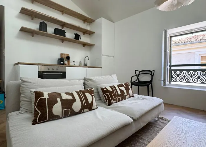 La Halte Des Arenes De - Minimaliste - Ecusson Lägenhet Nîmes